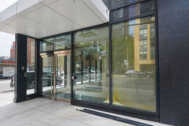 802 - 77 Shuter Street