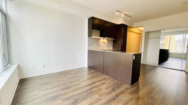 Unit513 - 435 Richmond Street