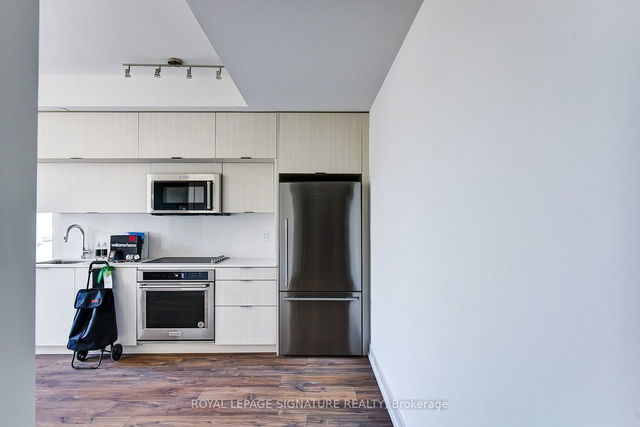506 - 80 Vanauley Street