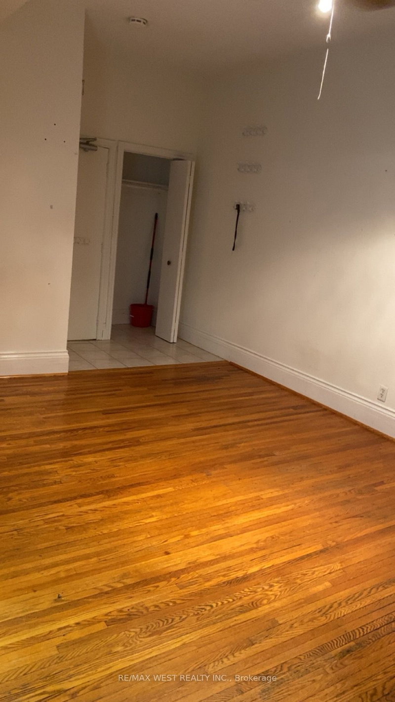 203 - 125 Madison Ave, Toronto, M5R 2S3 | Image 3