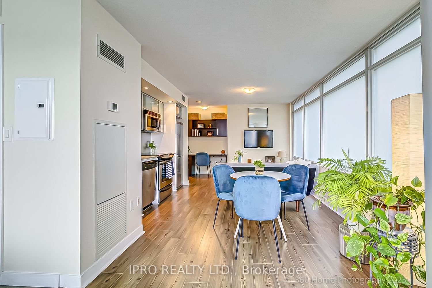 Listing Image 5