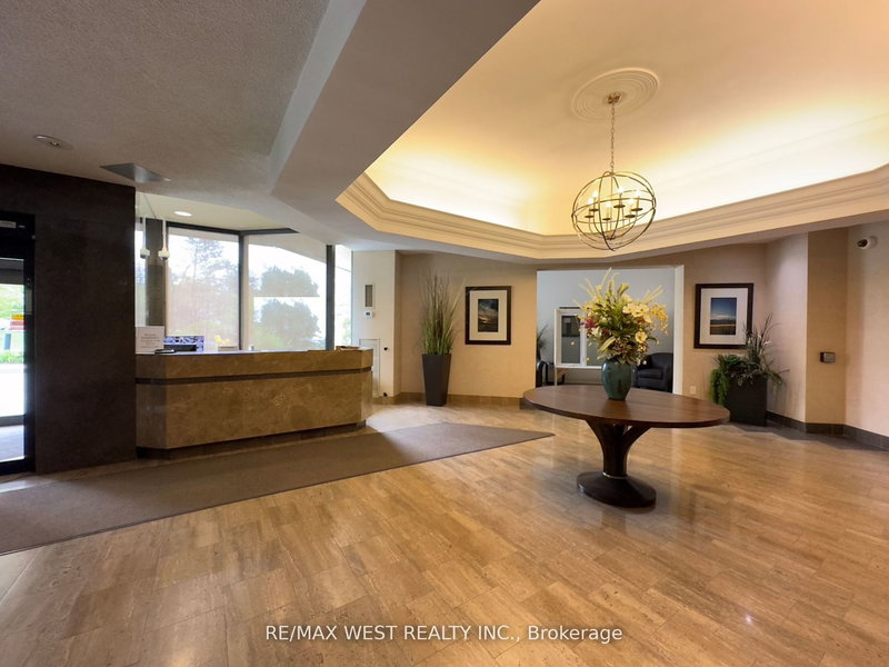 2403 - 75 Wynford Heights Cres, Toronto, M3C 3H9 | Image 3