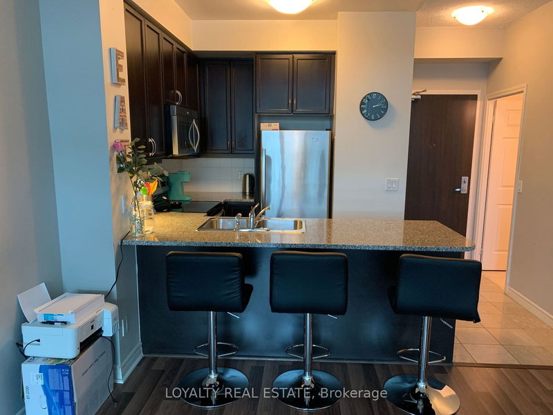 309 - 19 Grand Trunk Cres, Toronto, M5J 3A3 | Image 3