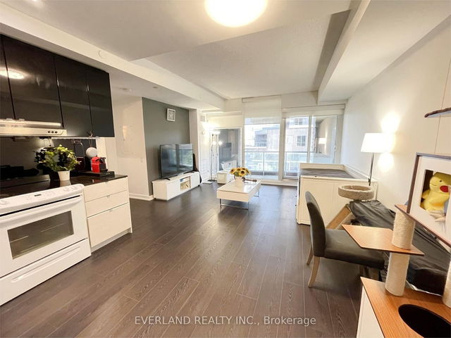 221 - 72 Esther Shiner Boulevard