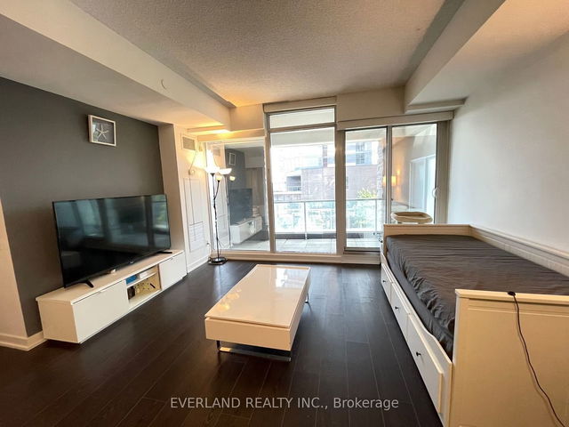 221 - 72 Esther Shiner Boulevard
