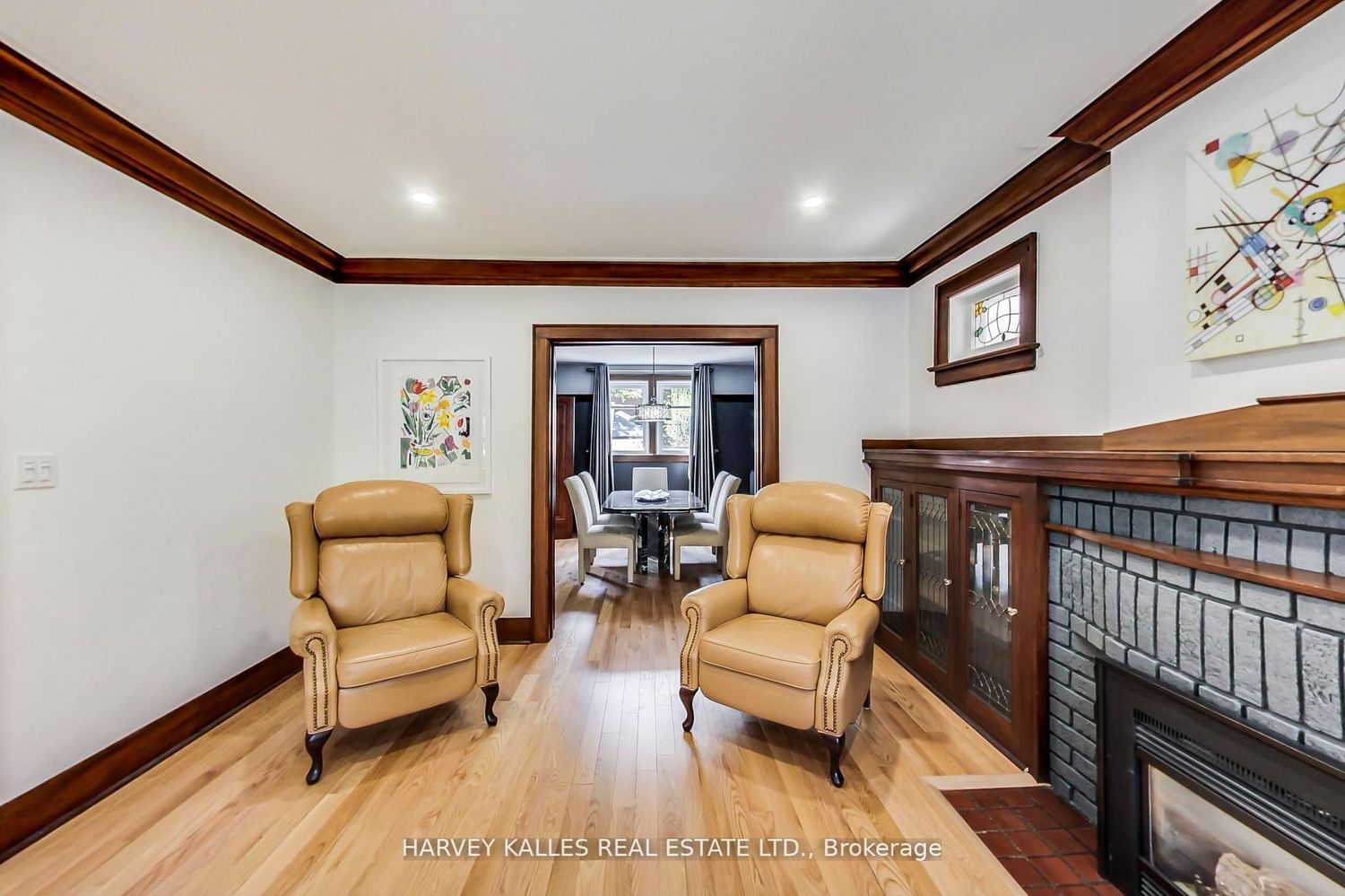 Listing Image 4