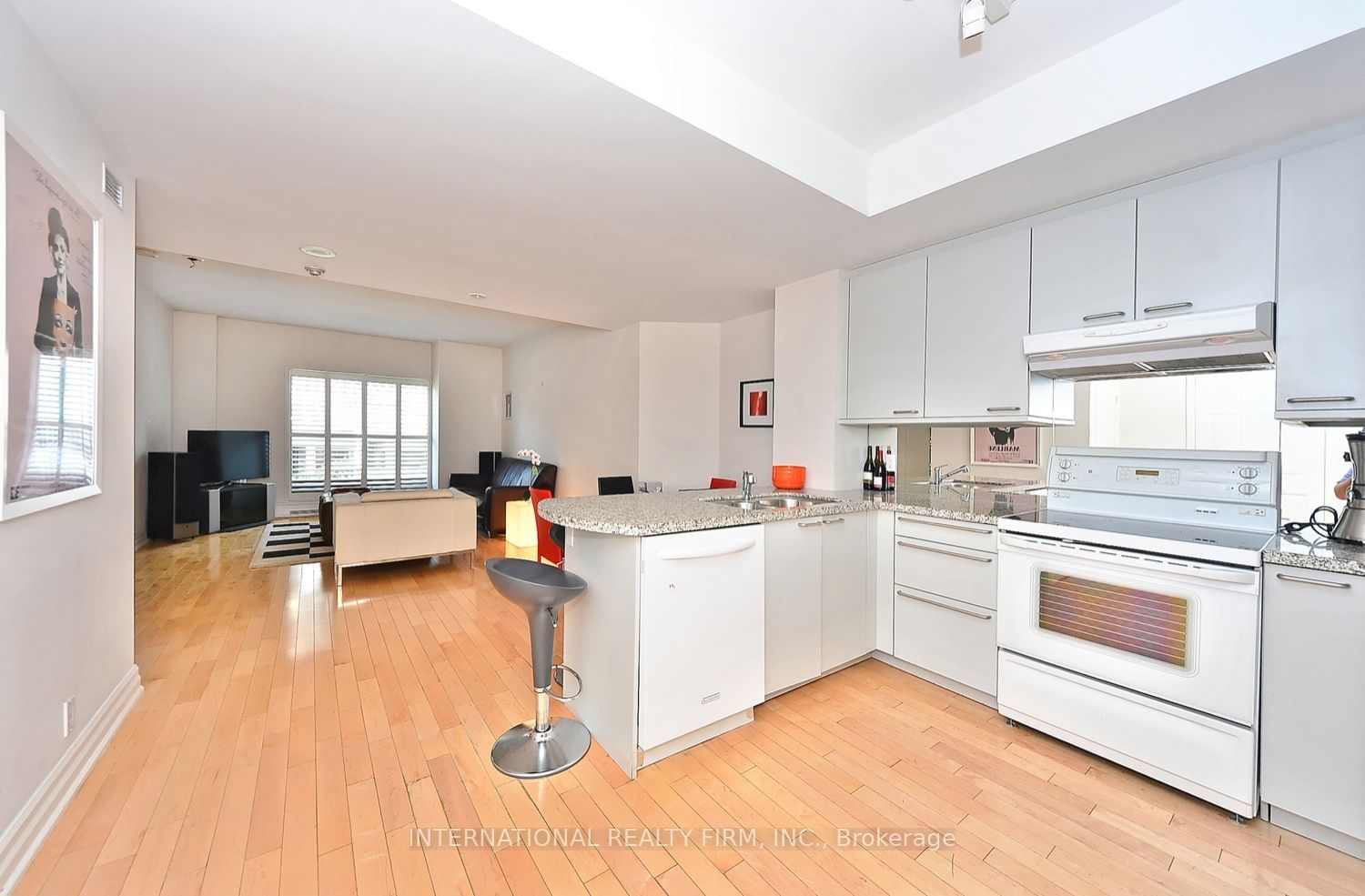 Listing Image 7