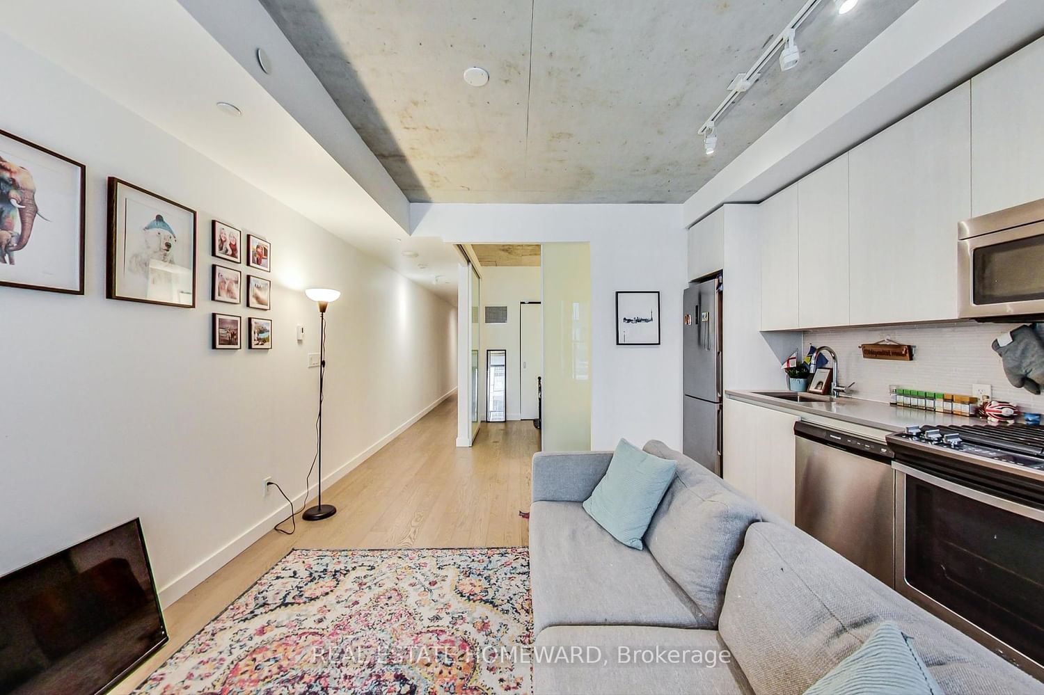 Listing Image 6