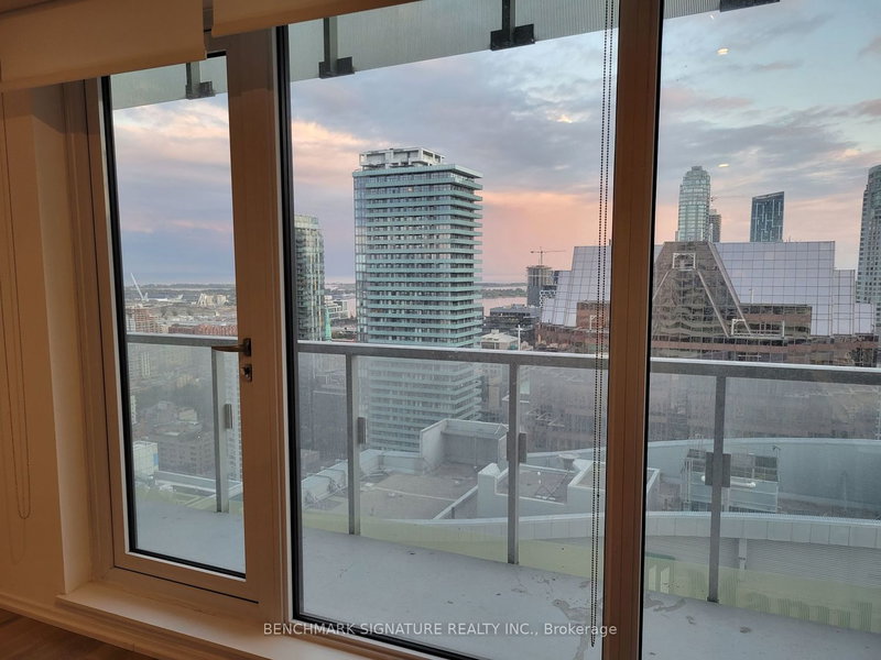 3208 - 197 Yonge St, Toronto, M5B 1M4 | Image 3