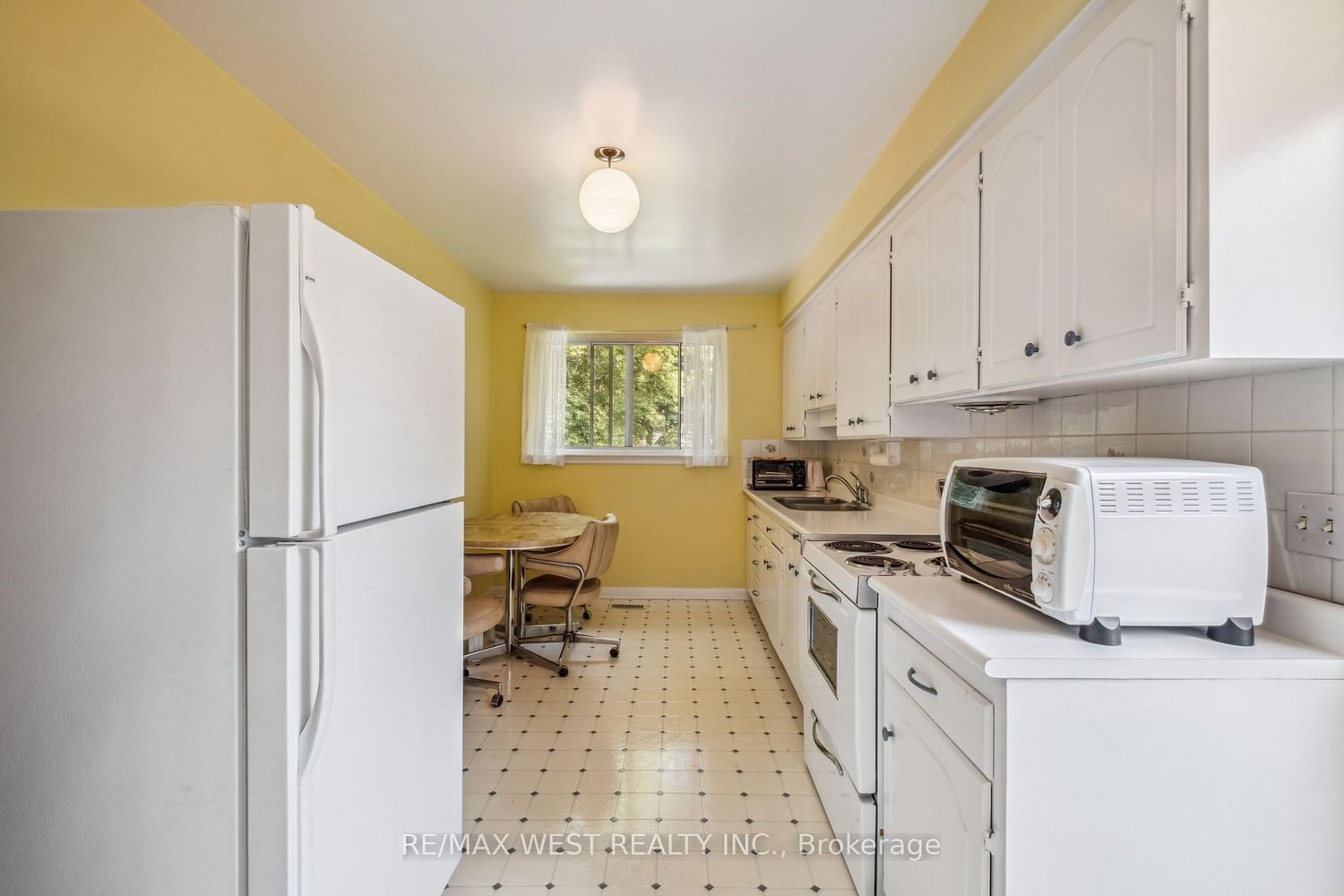Listing Image 5