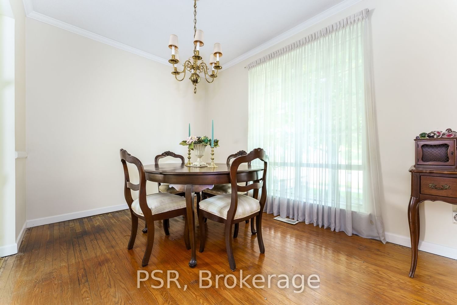 Listing Image 4