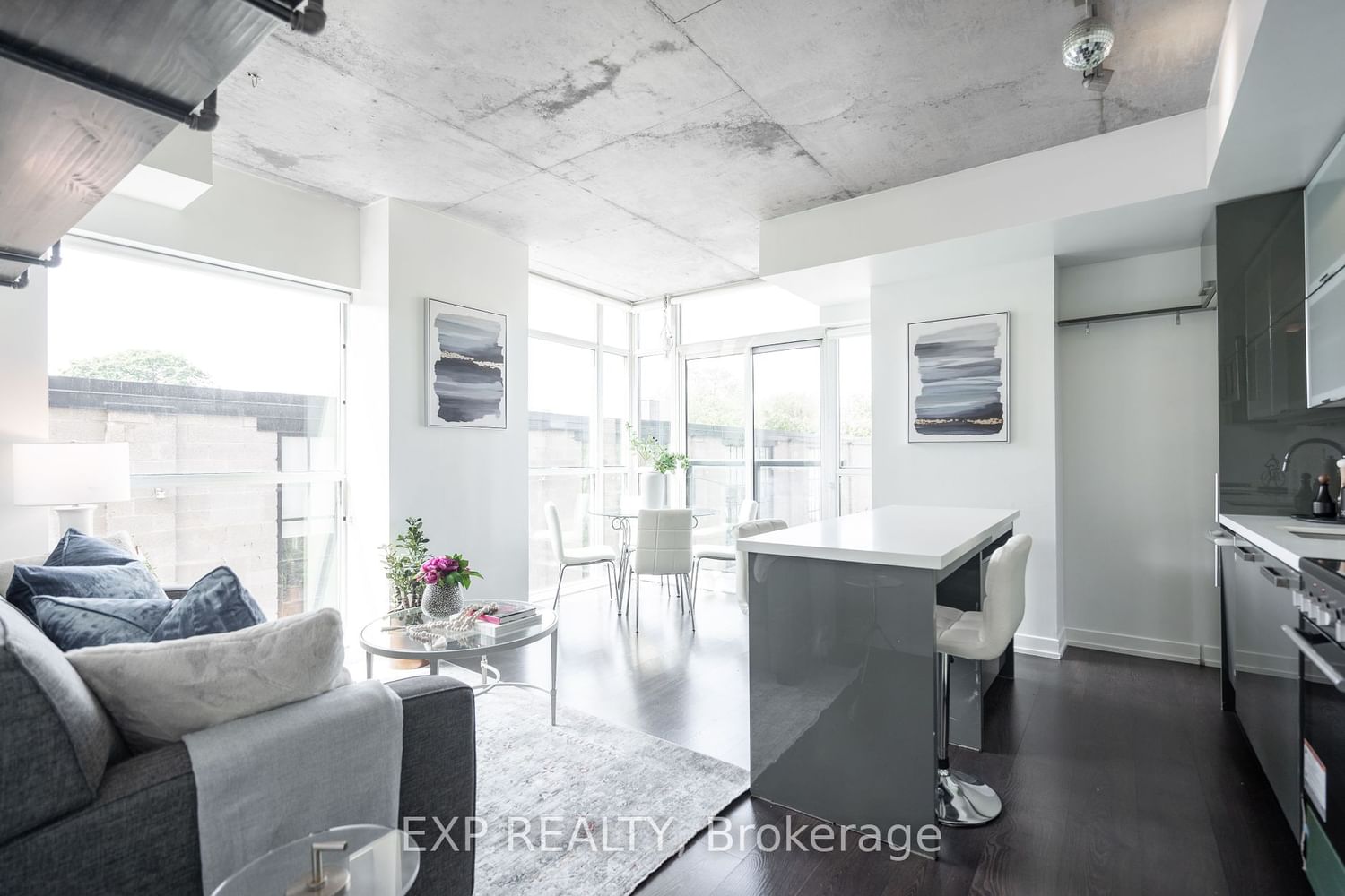 Listing Image 8