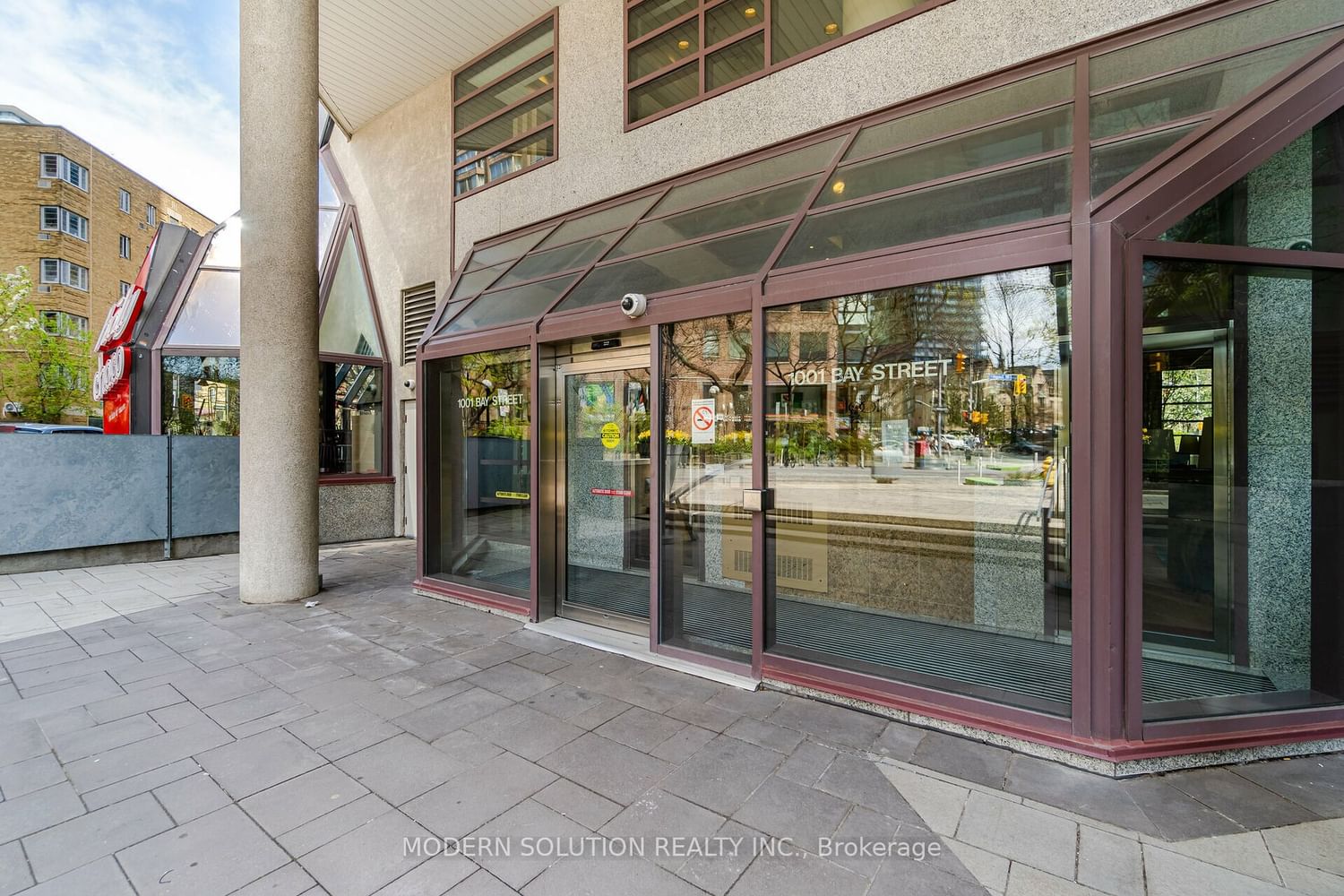 Listing Image 4