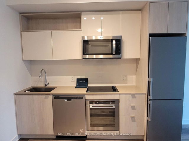 361 SW - 121 Lower Sherbourne Street