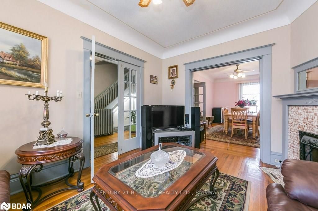 Listing Image 9