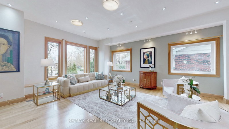 98 Burbank Dr, Toronto, M2K 1N4 | Image 3