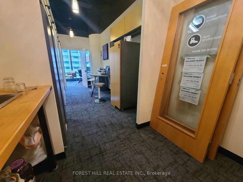 313 - 15 Wellesley St W, Toronto, M4Y 0G7 | Image 3