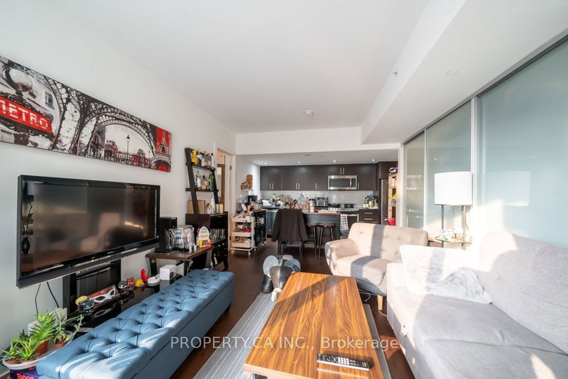 501 - 20 Bruyeres Mews, Toronto, M5V 0G8 | Image 2