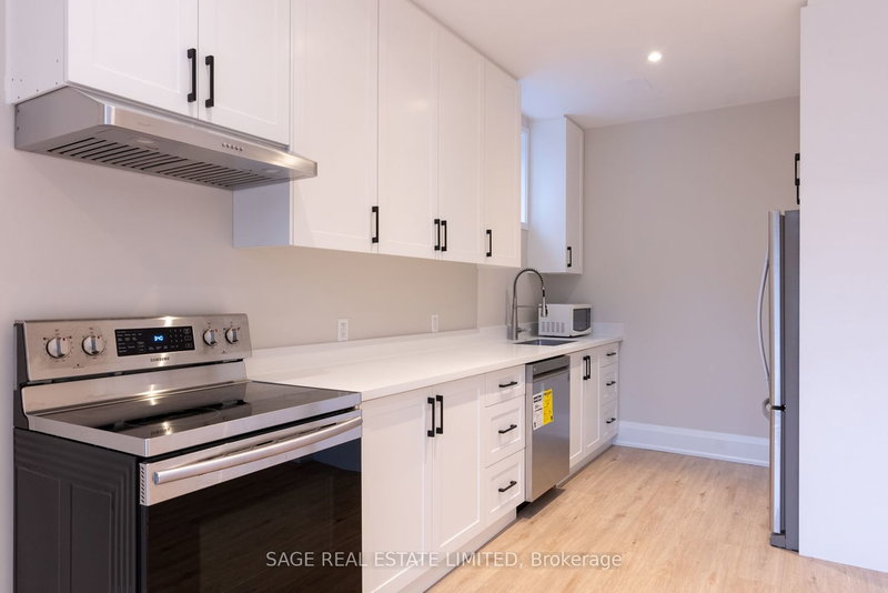 Lower - 185 Fairholme Ave, Toronto, M6B 2X5 | Image 3