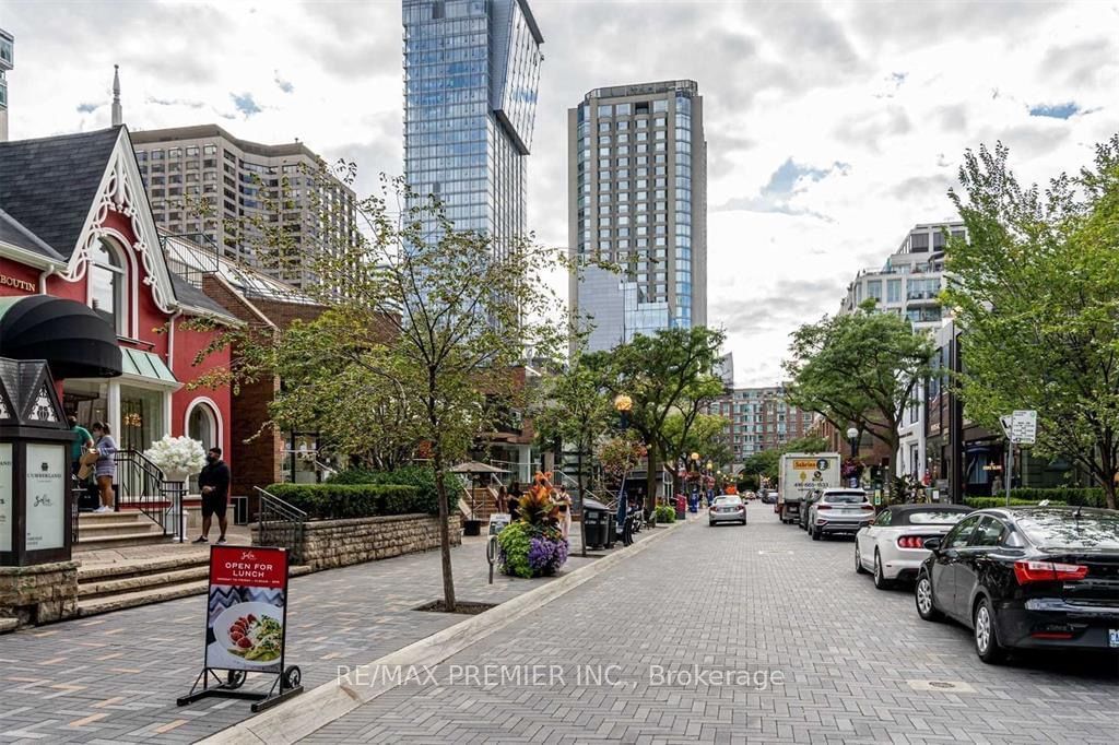 Condo leased at 807-155 Yorkville Avenue, Toronto, Annex, M5R 1C4 - MLS: C6661490