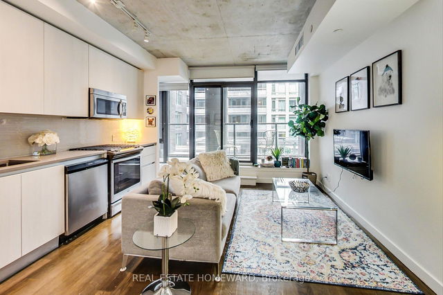 320 - 111 Bathurst Street