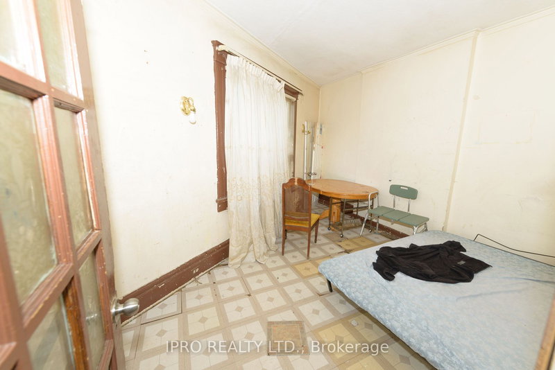 625 Vaughan Rd, Toronto, M6C 2R4 | Image 3