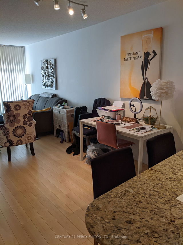 606 - 2191 Yonge Street