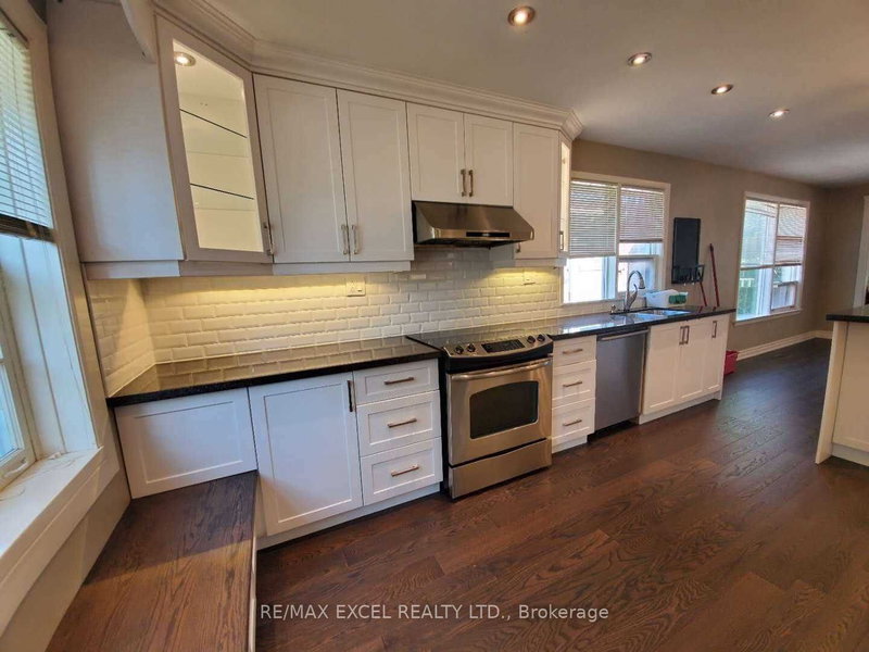 157 Fenn Ave, Toronto, M2P 1X8 | Image 3