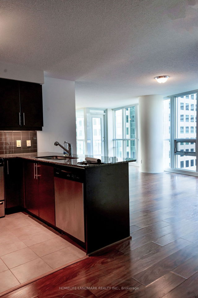 1112 - 33 Bay Street