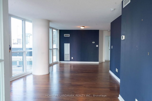 1112 - 33 Bay Street