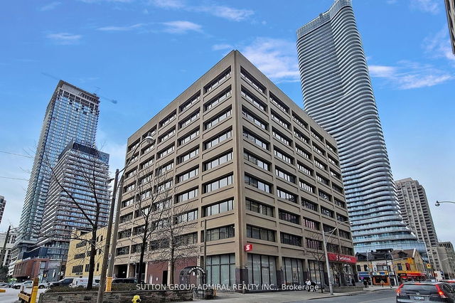 915 - 555 Yonge Street