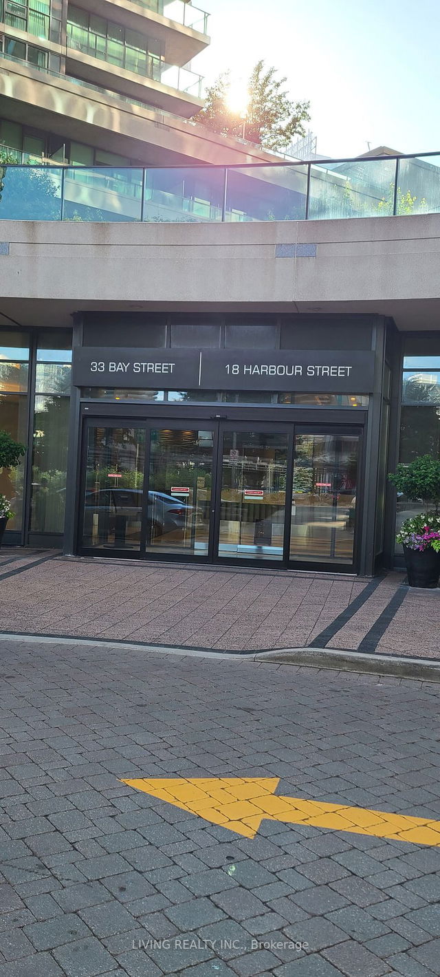 705 - 33 Bay Street