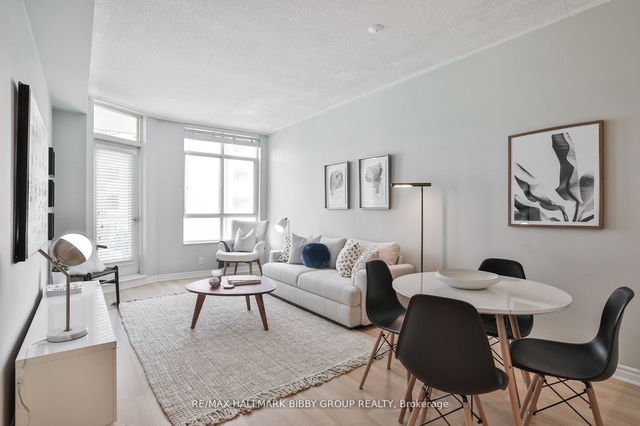 401 - 1 Deer Park Crescent