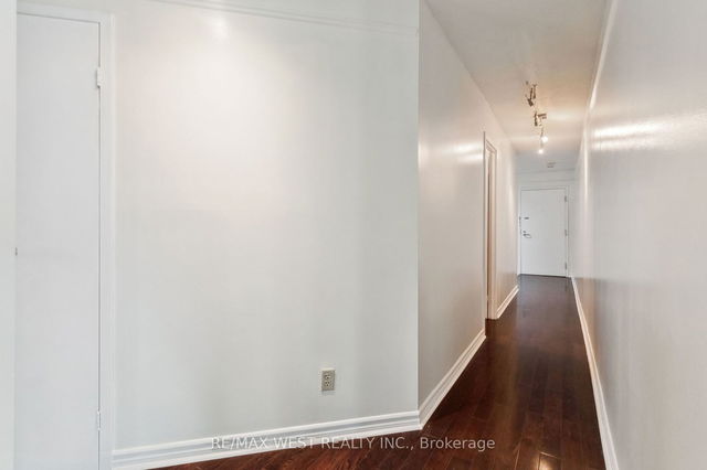301 - 401 Queens Quay