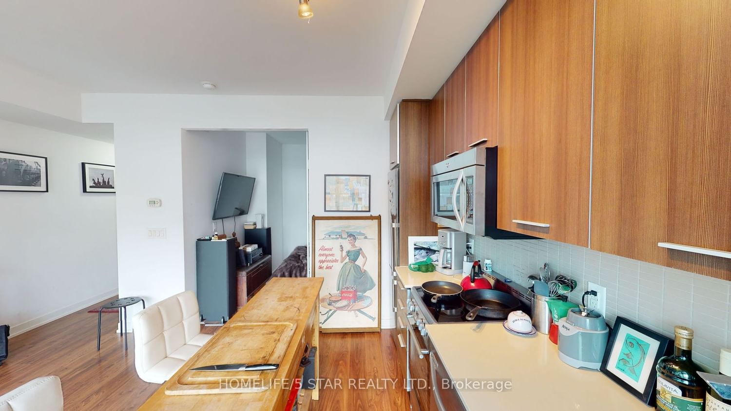Listing Image 7