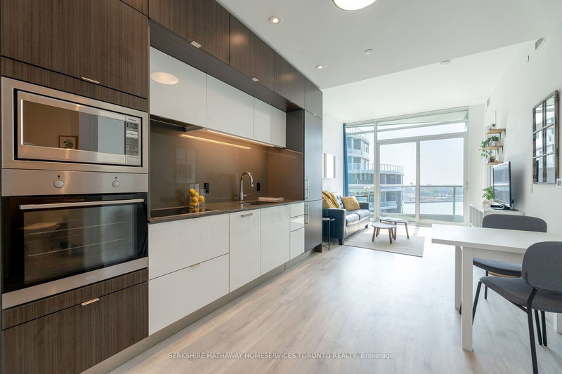 Ph07 - 1 Edgewater Dr, Toronto, M5A 1B9 | Image 2