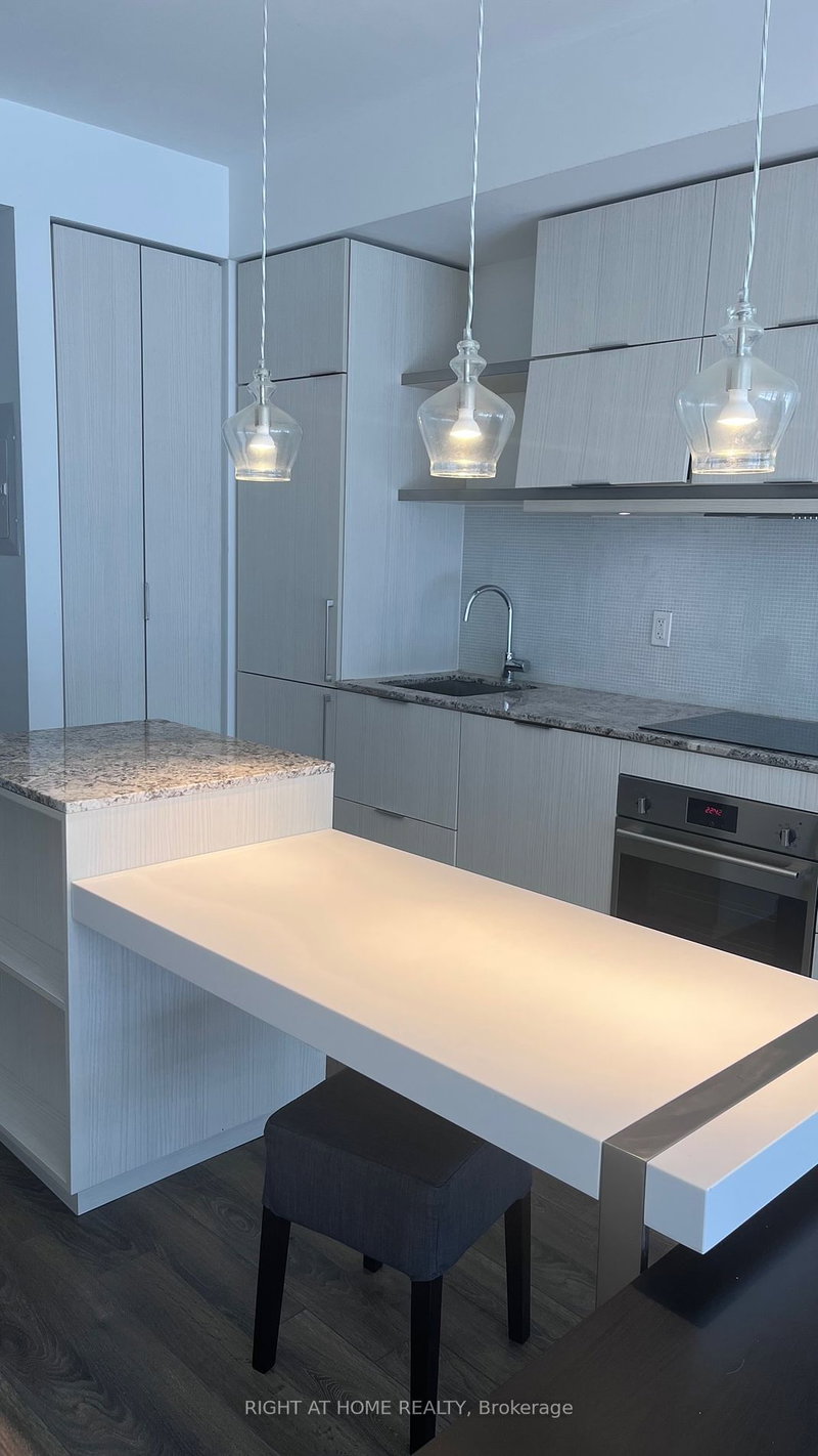 1307 - 197 Yonge St, Toronto, M5B 0C1 | Image 3