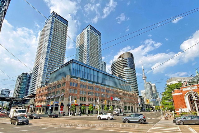 1001 - 17 Bathurst Street