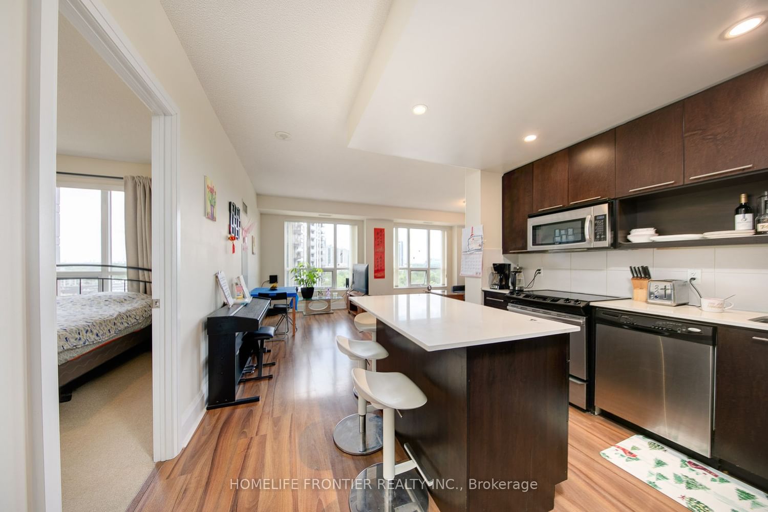 Listing Image 7