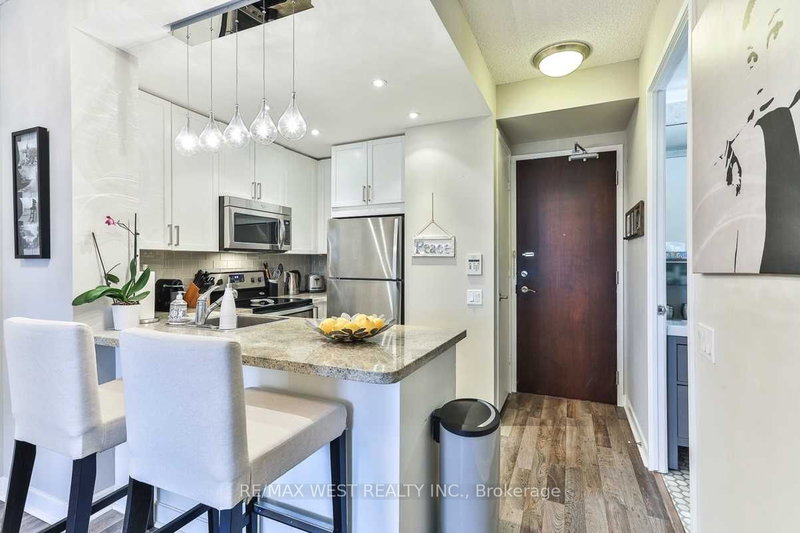 1503 - 85 Bloor St E, Toronto, M4W 3Y1 | Image 2