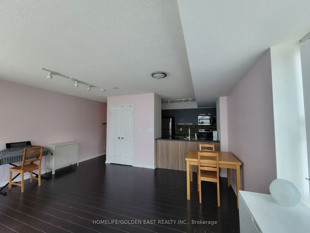 1012 - 11 ST JOSEPH Street