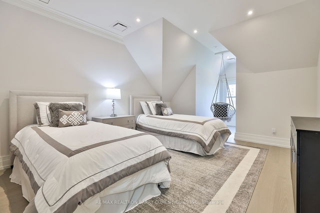 3 - 377 Spadina Road