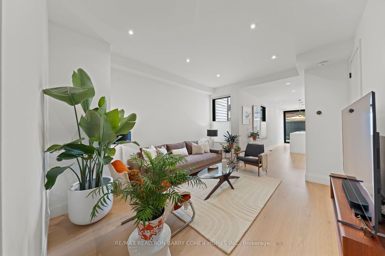 Listing Image 6
