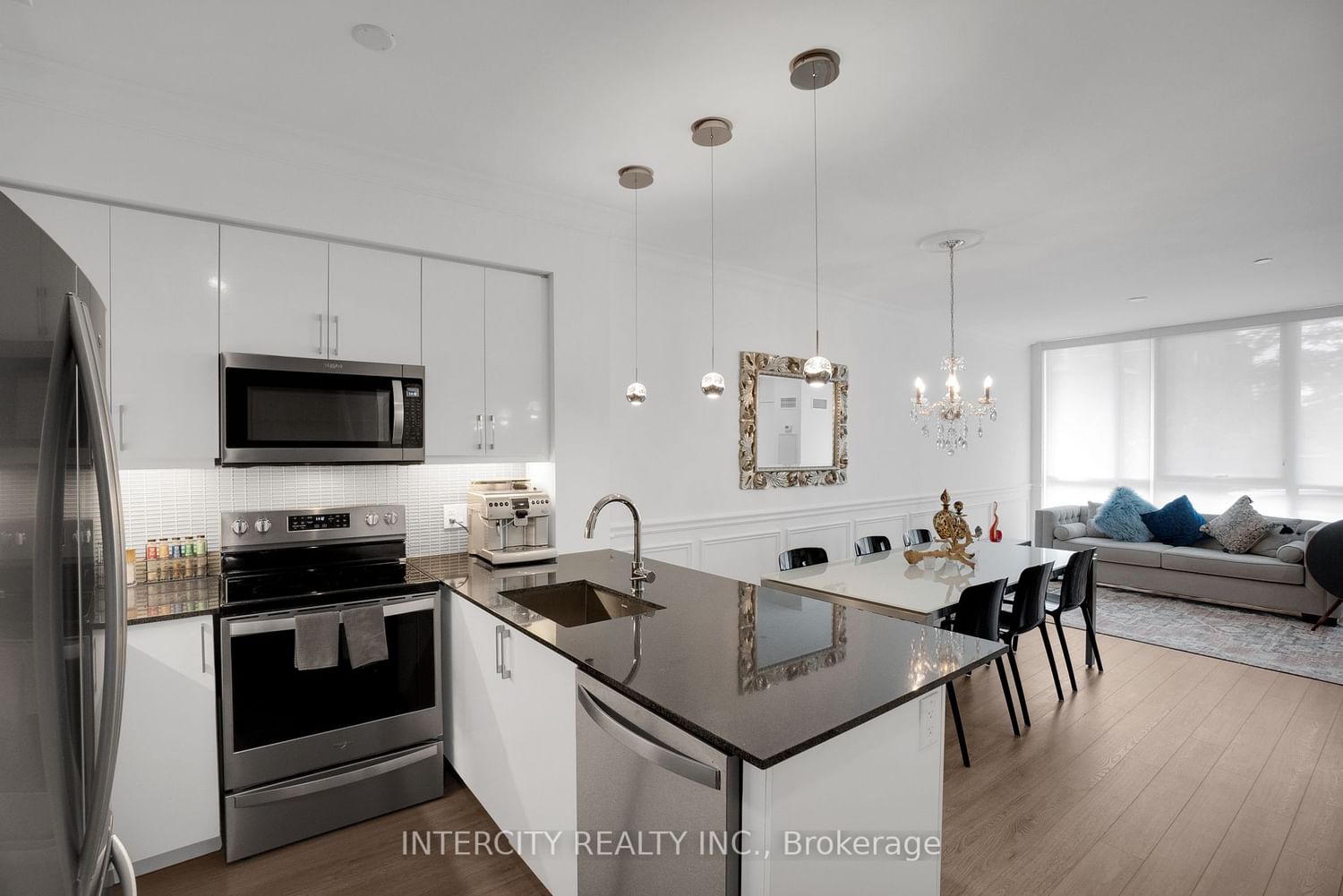 Listing Image 10