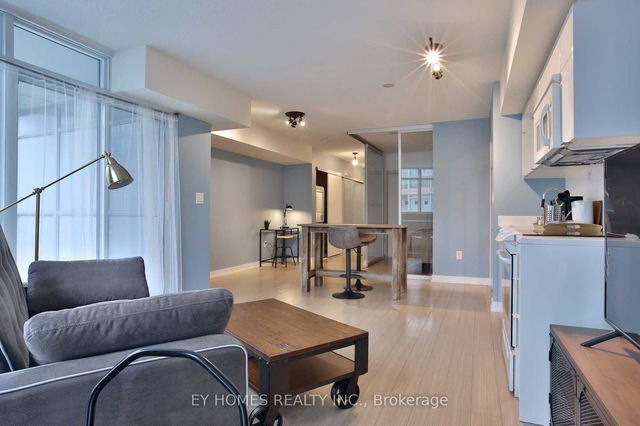 # 932 - 21 Iceboat Terrace