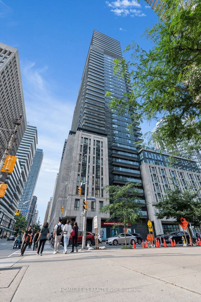1818 - 955 Bay Street