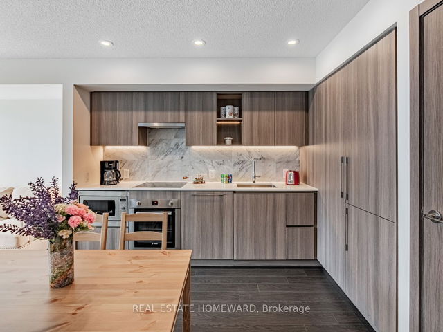 2216 - 19 Bathurst Street