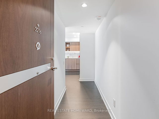 2216 - 19 Bathurst Street