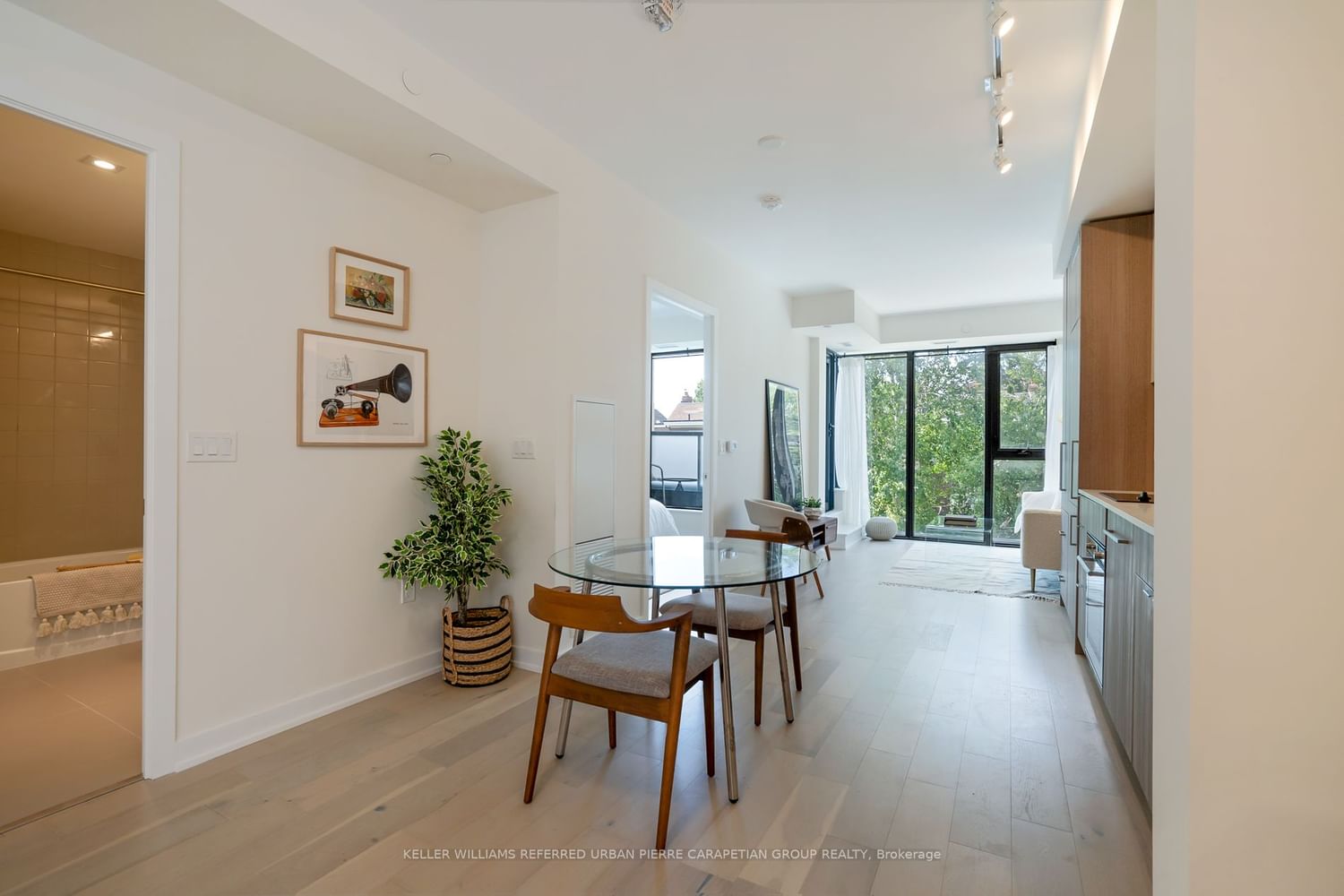 Listing Image 8
