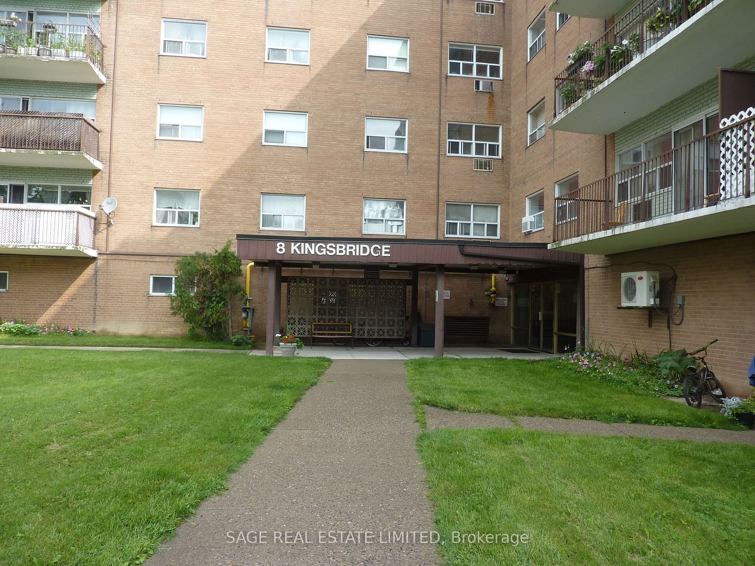Listing photo 2
